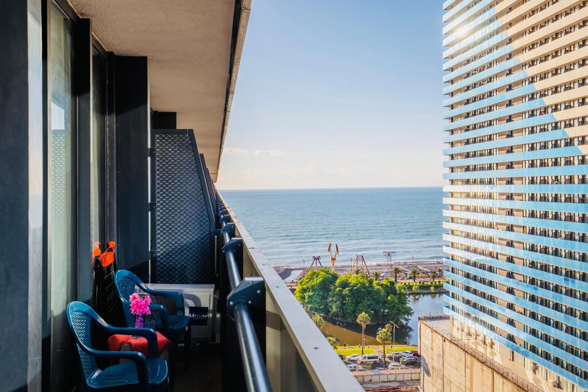 Deluxe Aparthotel In Orbi City Batumi Luaran gambar